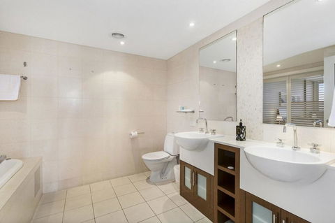 RESORT OCEAN FRONT SUITE 2222 - Accommodation Port Hedland 1