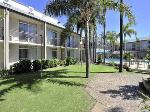 Resort Serviced Apartments - Mandurah - Accommodation Port Hedland 1