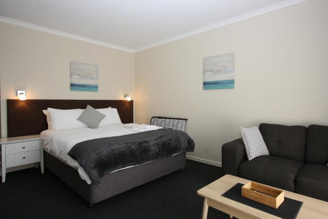 Resort Serviced Apartments - Mandurah - Accommodation Port Hedland 2