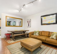 Retro Styled 3 Bedroom Apartment with Tree Views - Accommodation Port Hedland