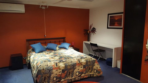 Rita's Family Friendly Studio - Accommodation Port Hedland 0