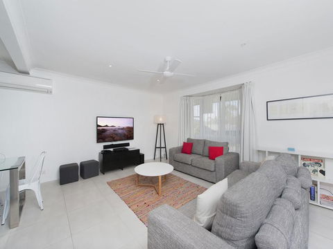Ronald Avenue, 101, Sea Behind The Trees - Accommodation Port Hedland 0