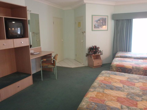 Runaway Bay Motor Inn - Accommodation Port Hedland 2