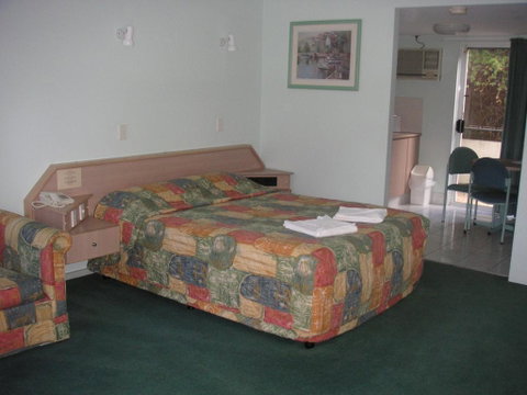 Runaway Bay Motor Inn - Accommodation Port Hedland 3
