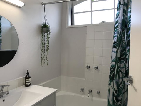 Santa Monica Apartment - Accommodation Port Hedland 1