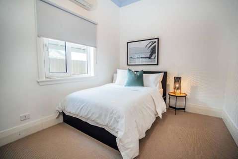Santorini On Seaview-Beachside Living - Sauna - Wifi - Accommodation Port Hedland 3