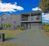 Seaside Escape - at Jones Beach swimming pool - Accommodation Port Hedland