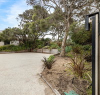 SeaSide Serenity tennis court  back beach - Accommodation Port Hedland