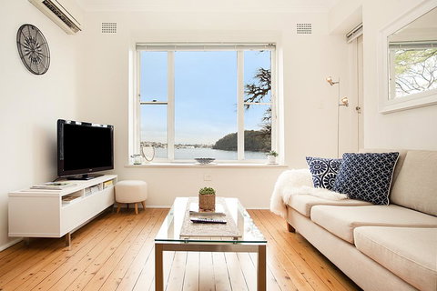 Serene And Stylish Harbourside Apartment - Accommodation Port Hedland 2