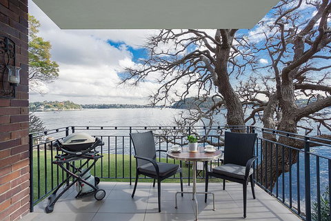 Serene And Stylish Harbourside Apartment - Accommodation Port Hedland 0