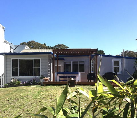 Shellharbour Beach Cottage - Walk Onto Patrolled Beach With Flags In Summer - Accommodation Port Hedland 1