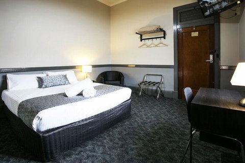 Shenanigans At The Imperial - Accommodation Port Hedland 3