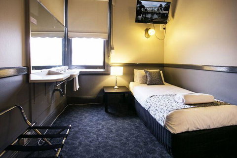 Shenanigans At The Imperial - Accommodation Port Hedland 1