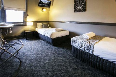 Shenanigans At The Imperial - Accommodation Port Hedland 2