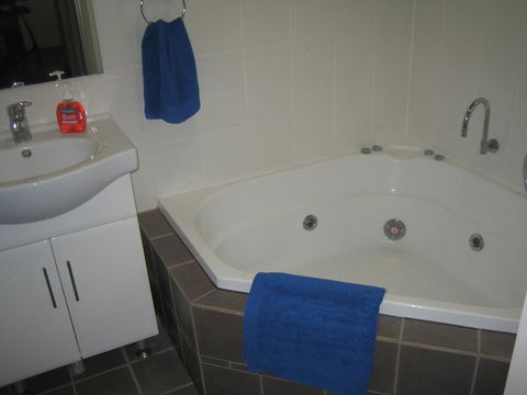 Showgrounds Cottage Naracoorte - Accommodation Port Hedland 3