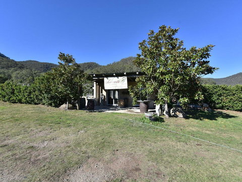 Somerville Wines Farmstay In Broke, Super Cute House On Working Farm. Walk For Miles. - Accommodation Port Hedland 1