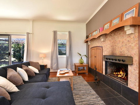 Somerville Wines Farmstay In Broke, Super Cute House On Working Farm. Walk For Miles. - Accommodation Port Hedland 0