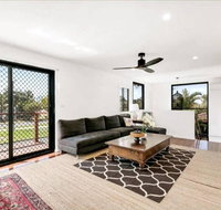 Spacious 2 Bedroom Townhouse In Southport - Accommodation Port Hedland