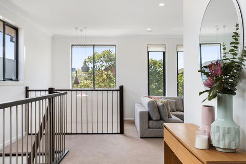 Spacious 4-Bed House With Parking And Backyard - Accommodation Port Hedland 1