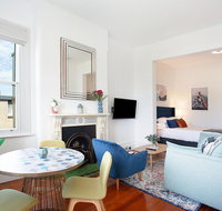 Spacious Studio With Balcony in Inner-City Glebe - Accommodation Port Hedland