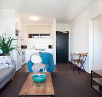 Sprawling City Views and Balcony in Cosy Apartment - Accommodation Port Hedland