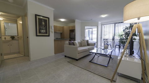 Spring Hill With Pool - Accommodation Port Hedland 2