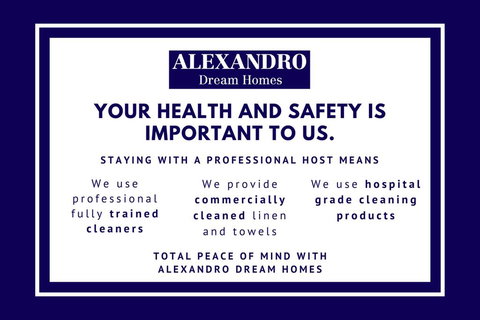 STUNNING CLIFF TOP HOME // POOL & GAMES - Accommodation Port Hedland 1