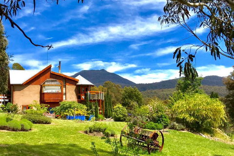 STUNNING HOME WITH AMAZING VIEWS - Just 20 Mins To The City And Only 10 To MONA! - Accommodation Port Hedland 1