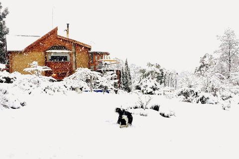 STUNNING HOME WITH AMAZING VIEWS - Just 20 Mins To The City And Only 10 To MONA! - Accommodation Port Hedland 0