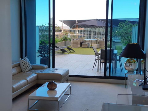 Stunning Riverside Apartment Near MCEC And Casino! - Accommodation Port Hedland 0