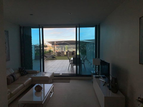 Stunning Riverside Apartment Near MCEC And Casino! - Accommodation Port Hedland 3