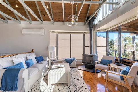 STUNNING WATERFRONT ESCAPE AT DALEYS POINT - Accommodation Port Hedland 2