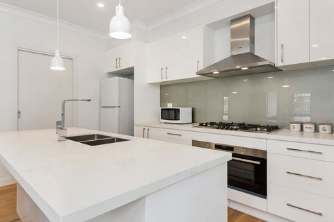 Style, Comfort And Convenience - Accommodation Port Hedland 2