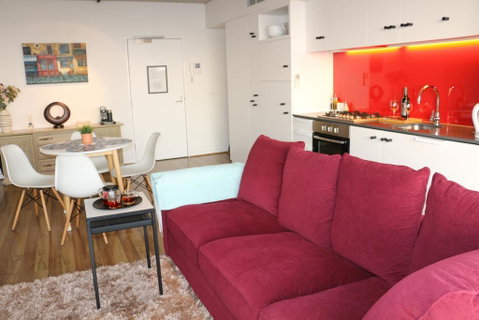 Stylish 2BR 2BT Apt With Bay Views, Secure Parking, Netflix, Gym Pool And Wine - Accommodation Port Hedland 1