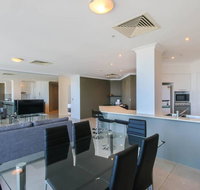 Stylish 3 Bedroom Apartment In Goldcoast - Accommodation Port Hedland