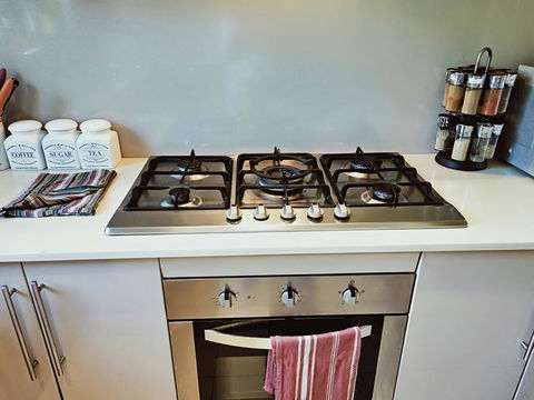 Stylish Private Bathroom-Luxurious Modern Big Home - Accommodation Port Hedland 1