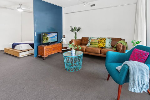 Stylish Valley Unit With Terrace, Parking And Pool - Accommodation Port Hedland 1