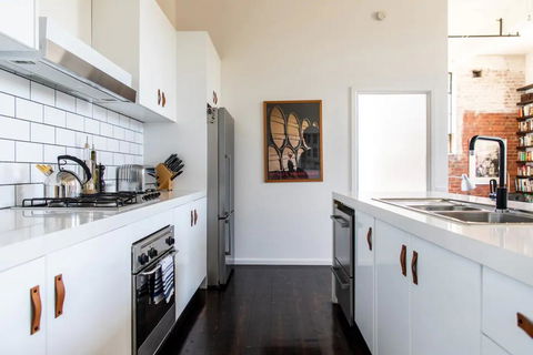 Stylish Warehouse Conversion In The Heart Of Fitzroy - Accommodation Port Hedland 2