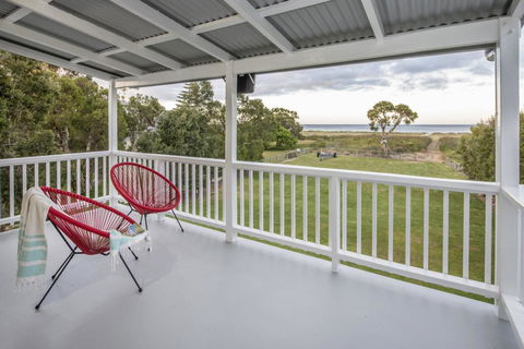 Sugar Shack - Character Family Home Right On The Ocean - Accommodation Port Hedland 0