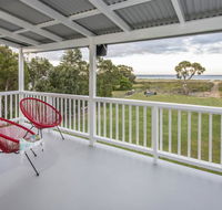 Sugar Shack - Character Family Home Right on the Ocean - Accommodation Port Hedland