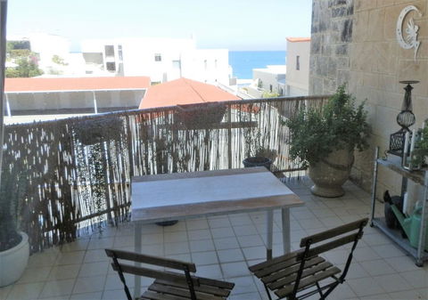 Sun, Sand, Sea And Salty Kisses Cottesloe Beach House - Accommodation Port Hedland 3