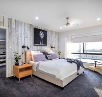 Sunset Penthouse Couples Retreat close to Airlie Beach Champagne on arrival - Accommodation Port Hedland