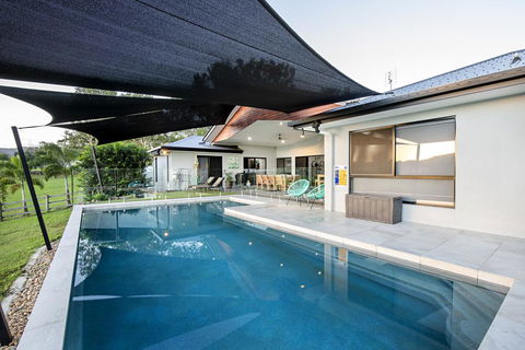 Sunset Penthouse Couples Retreat, Close To Airlie Beach, Champagne On Arrival - Accommodation Port Hedland 1