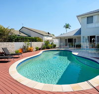 Super Sized Family Retreat With a Pool - Accommodation Port Hedland