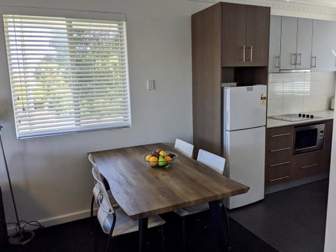 Superb 2 BR Apartment Minutes To CBD- Cen8 - Accommodation Port Hedland 2