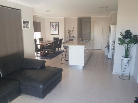 The Baltimore - Family Home Getaway - Accommodation Port Hedland 2