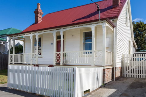 Brampton Cottage - Accommodation Port Hedland 0