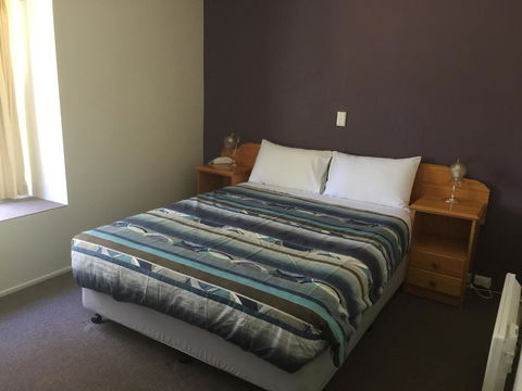 The Fox And Hounds Historic Hotel - Accommodation Port Hedland 10
