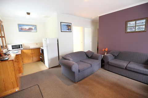 The Fox And Hounds Historic Hotel - Accommodation Port Hedland 13