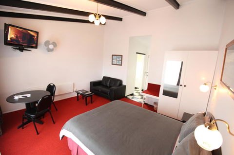 The Fox And Hounds Historic Hotel - Accommodation Port Hedland 34